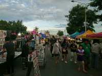 เดินเที่ยว..ตลาดสราญยามเย็น