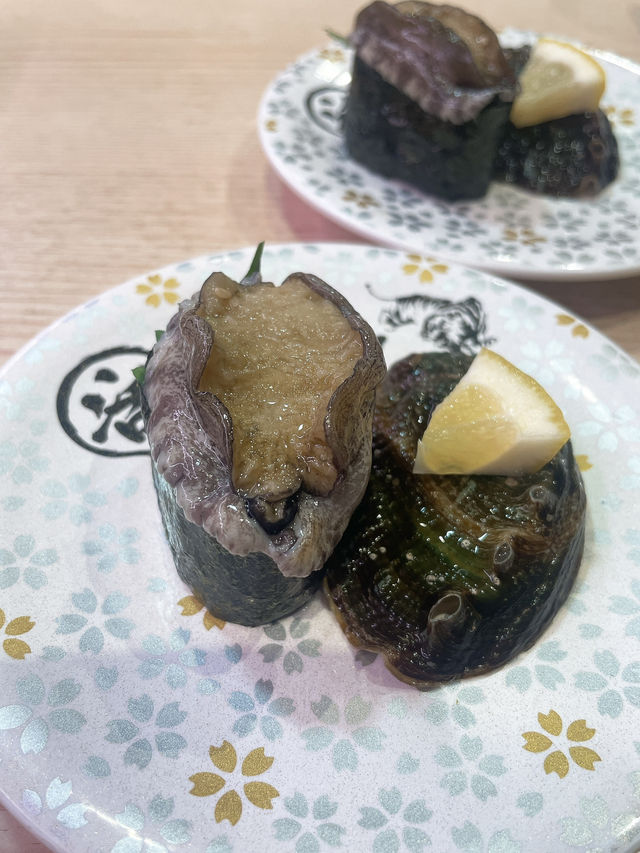 【小倉】ウニウニ動くあわび寿司が格安！仲卸の直営店✨