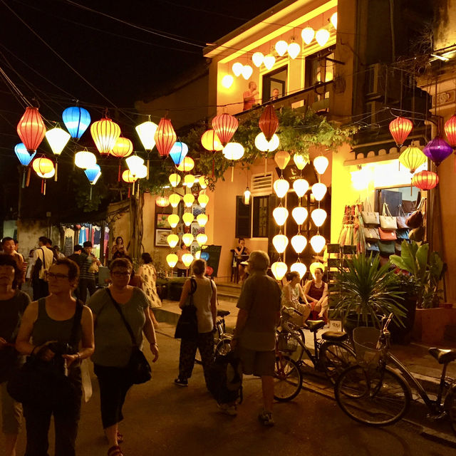 會安古城-融合多國風格的歴史古城，被評為世界文化遺產