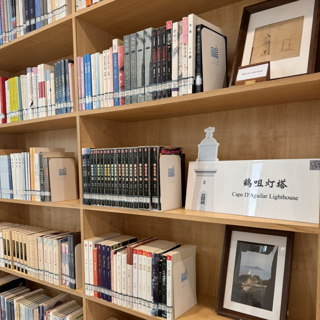 燈塔圖書館|面朝大海的圖書館 看書也看海