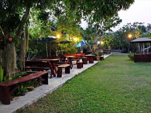 บ้านสวนลิ้นจี่แม่กลองรีสอร์ท