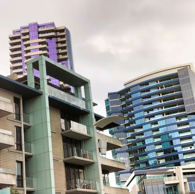 An Afternoon Walk At The Docklands🌫️