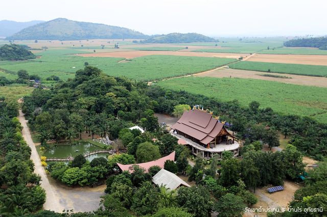 อุโบสถรากไม้ แห่งบ้านไร่ อุทัยธานี