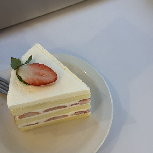 딸기 케이크가 정말 맛있는 곳