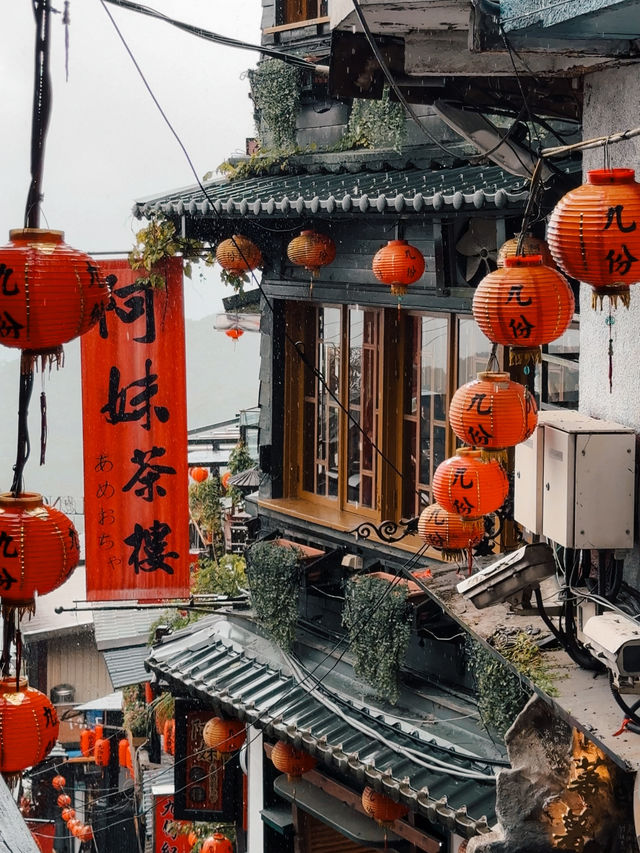 下雨天個九份☔️去阿妹茶樓更有宮崎駿的夢幻感覺💕💕