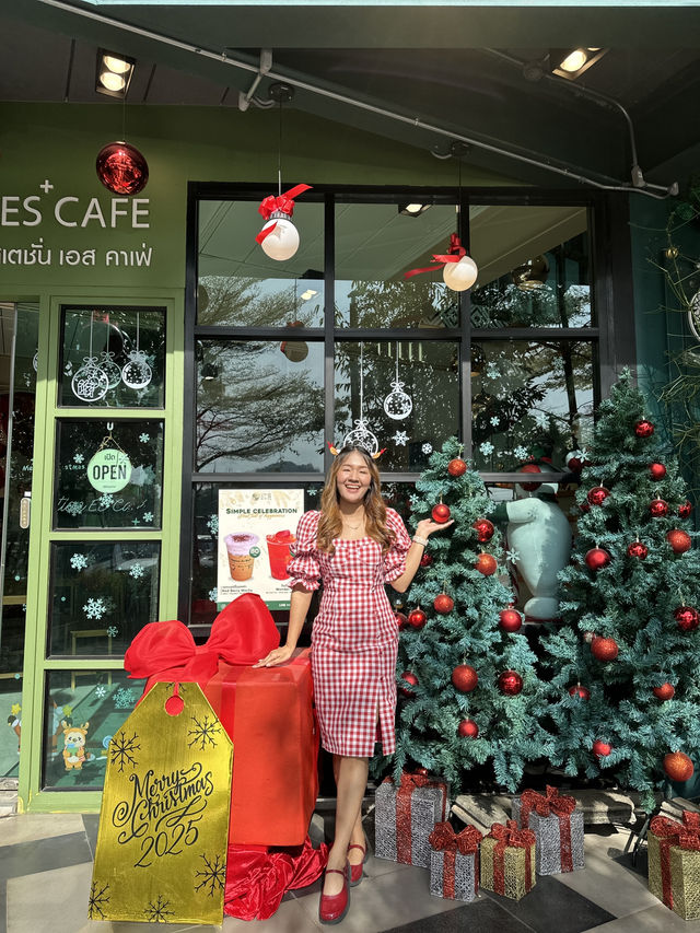 Station Es คาเฟ่ธีมคริสต์มาสจัดเต็มสุดปัง 🎄✨