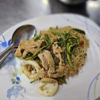 หมี่ผัดกระเฉดที่จริงใจ อร่อยสุดในกรุงเทพ