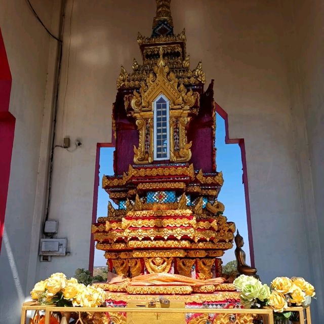 พาเที่ยววัดดังที่ศรีสะเกษ วัดพระธาตุเรืองรอง