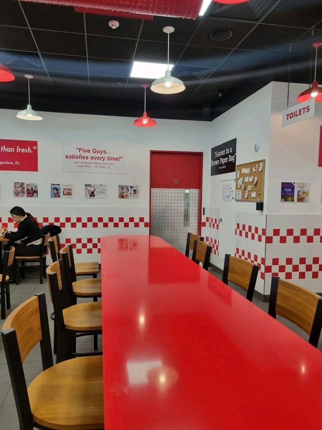  파이브가이즈 서울역점 – 미국 감성 그대로! 🍟