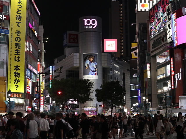 Shibuya Crossing at Night: Tokyo’s Electric Heartbeat