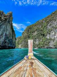 🏝️ Explore the Beauty of Phi Phi Islands! 🌊✨