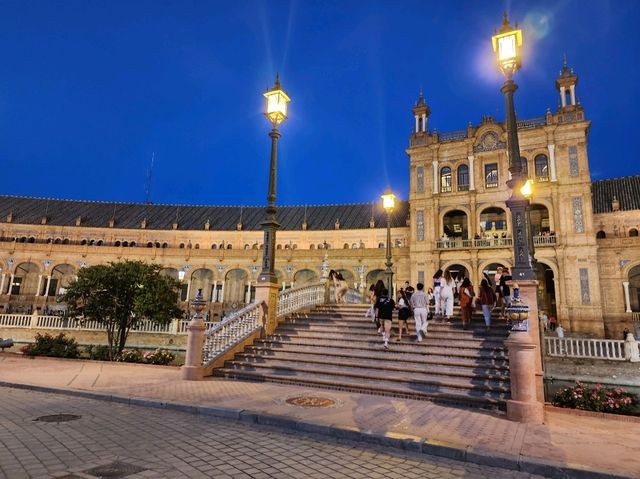 [🇪🇸セビージャ] セビージャのスペイン広場で魅力的な夕暮れのひとときを