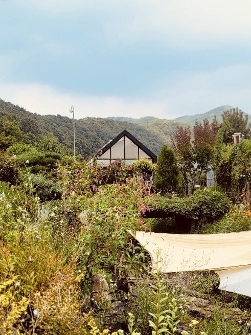 A Tranquil Botanical Retreat