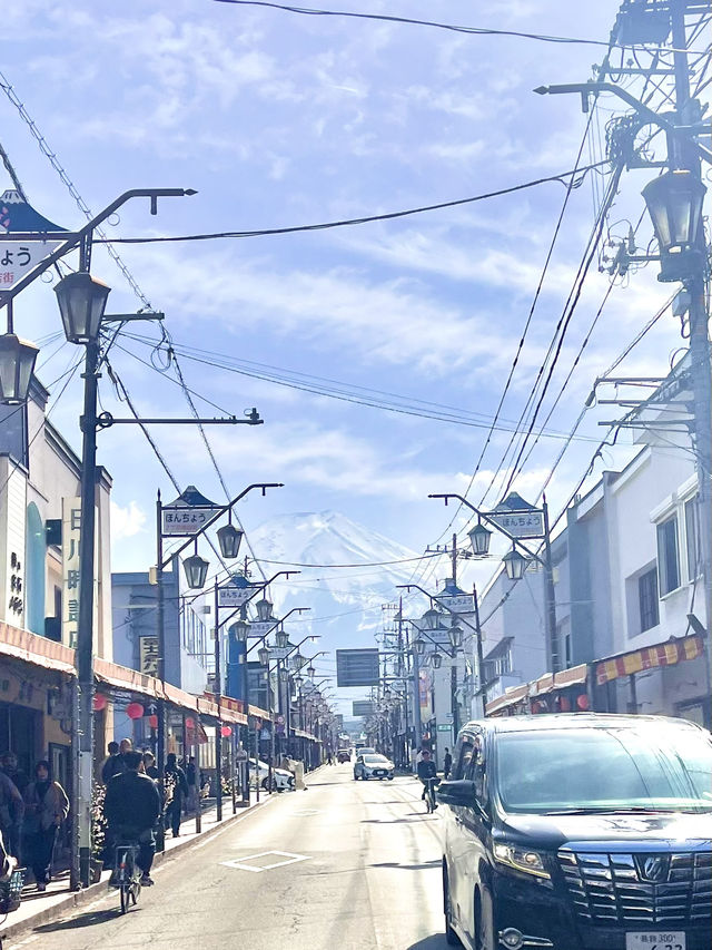 富士吉田本町商店街散步，金鳥居與富士山的完美合影