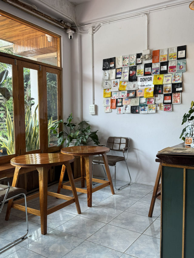 Donyor Craft Coffee คาเฟ่มินิมอล กลางเมืองพัทลุง