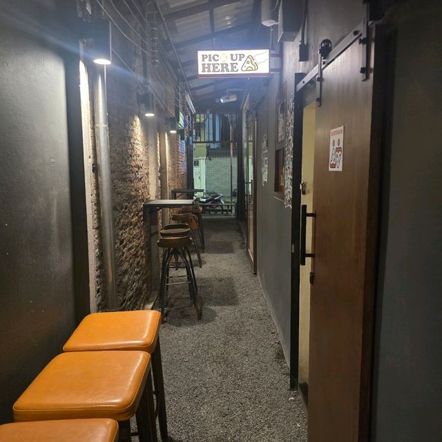 Kenny's BKK - Ari