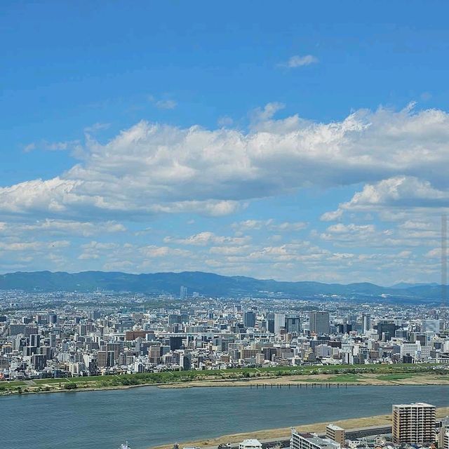 梅田スカイビル（うめだスカイビル）