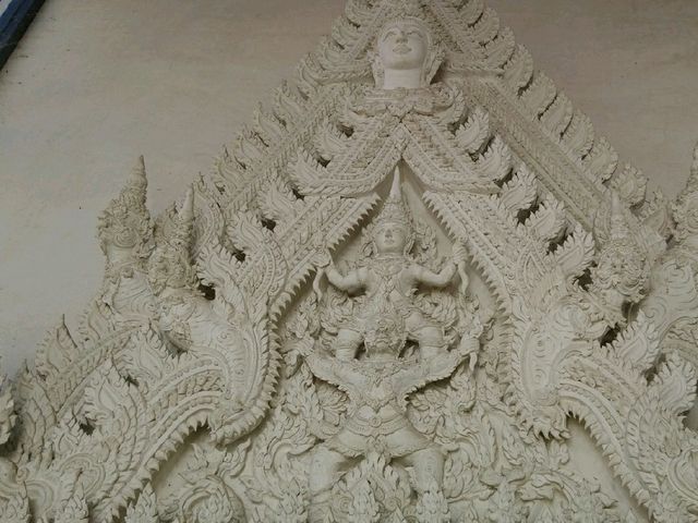 ชมงานประติมากรรมช่างสกุลเมืองเพชร