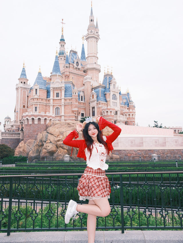 Get pretty pictures taken in Shanghai Disneyland! 