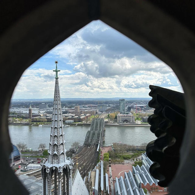 ⛪ “Stone Reaching Heaven: A Morning at Cologne Cathedral” 