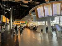 【スキポール空港 & I amsterdam｜旅の始まりを彩る玄関口とシンボル】