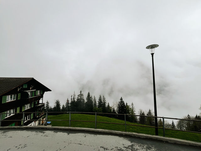Mürren: A Quiet Paradise Above the Clouds