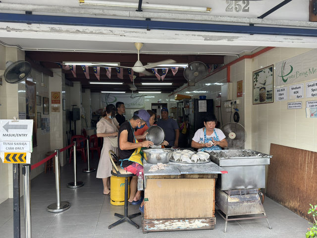 A Delightful Taste of Tradition at Putu Piring Melaka