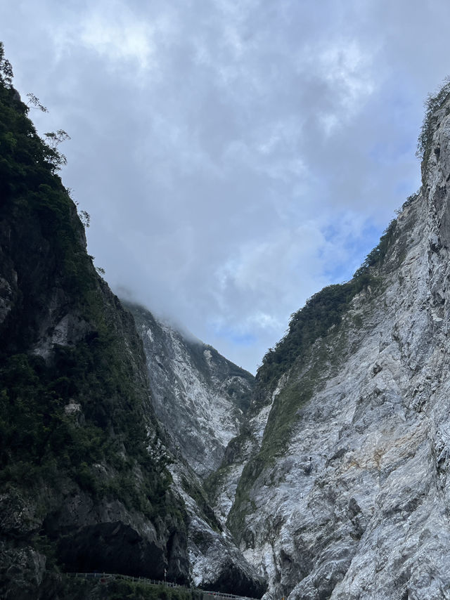 最新｜太魯閣「全面封步道」⛔️只能路邊拍照？交通管制＋時間表一次看！