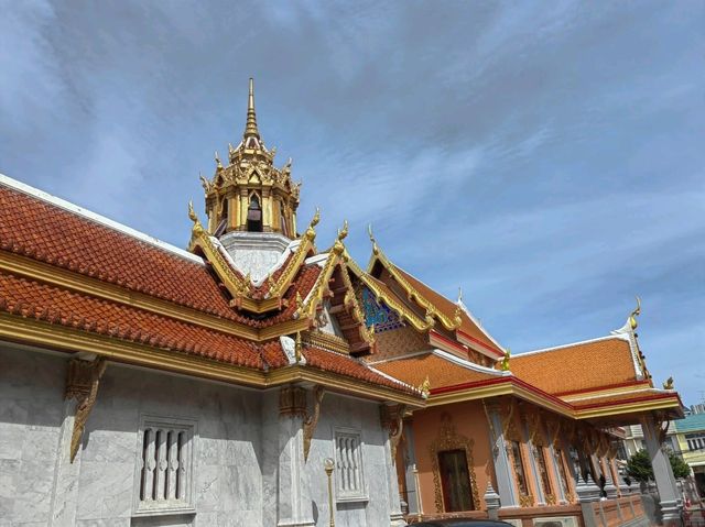 วัดตรีทศเทพวรวิหาร วัดสงบกลางเมือง