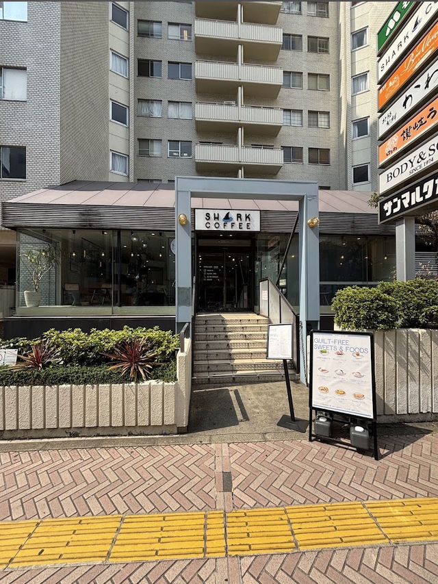 SHARK COFFEE Tokyo, Organic Brews with a Playful Bite