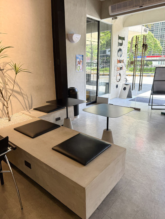 MOMENT COFFEE – A Stylish Chill Spot in the Heart of Makati