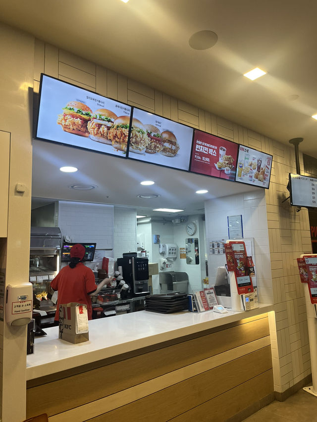 수영역 KFC, 조용하고 넓은 공간에서 치킨 한 입!🍗 