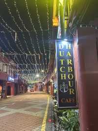 Light Bites, Heavy Vibes – Dutch Harbour Café Delivers Melaka Magic