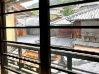 Kyoto’s Tatami Starbucks – A Coffee Shop Steeped in Tradition