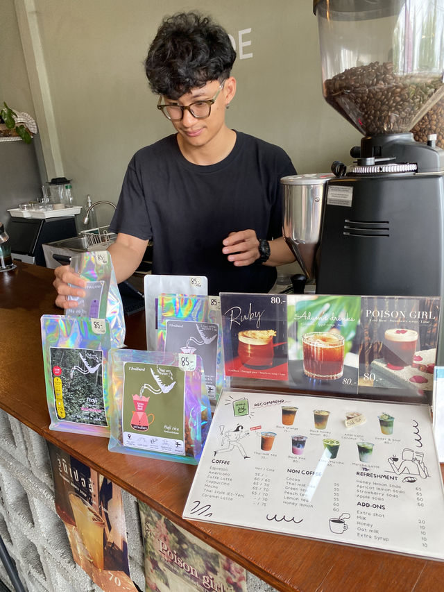SHADE Coffee – คาเฟ่ริมทางสไตล์แคมปิ้ง ศรีราชา