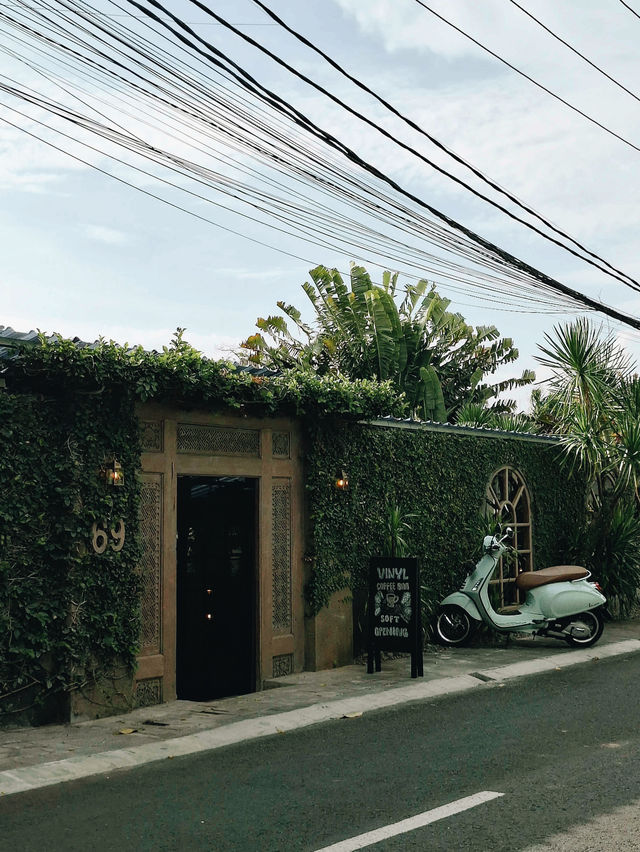 Vinyl Coffee Bar in Bali