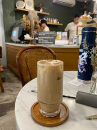 Guten Morgen: Jakarta’s Aesthetic Floral-Fueled Coffee Escape