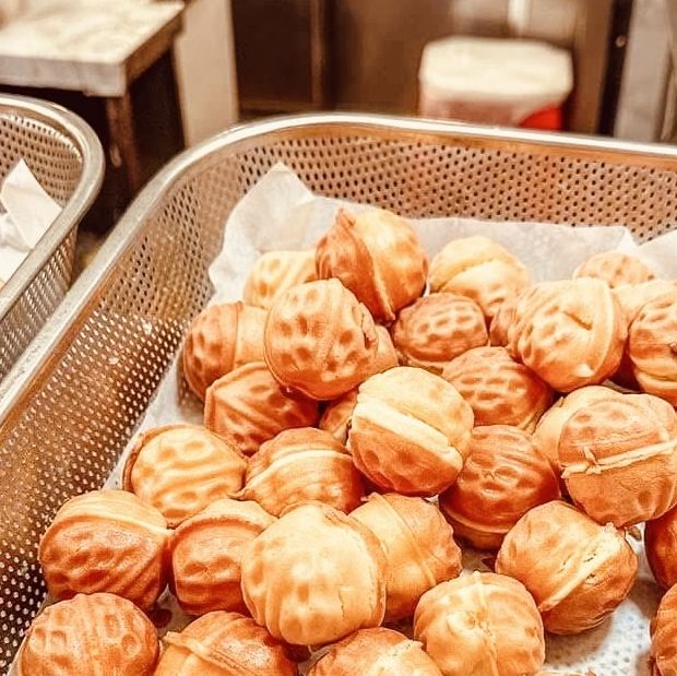 Solo Feasting at Gwangjang Market: Seoul’s Ultimate Street Food Adventure!** 🍜🎪