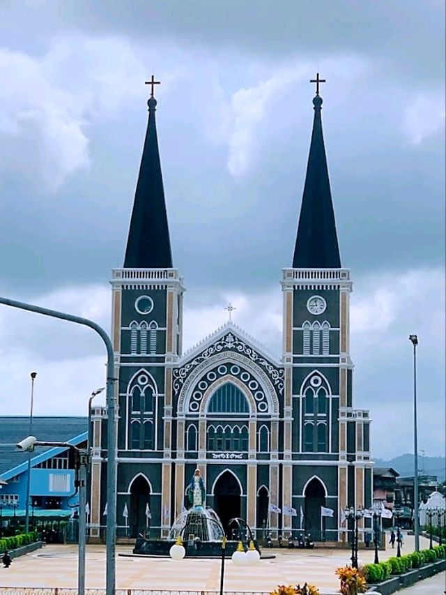 จันทบุรีมีอะไรดีบ้าง แต่อาสนวิหารพระนางมารีจึ้งสุด