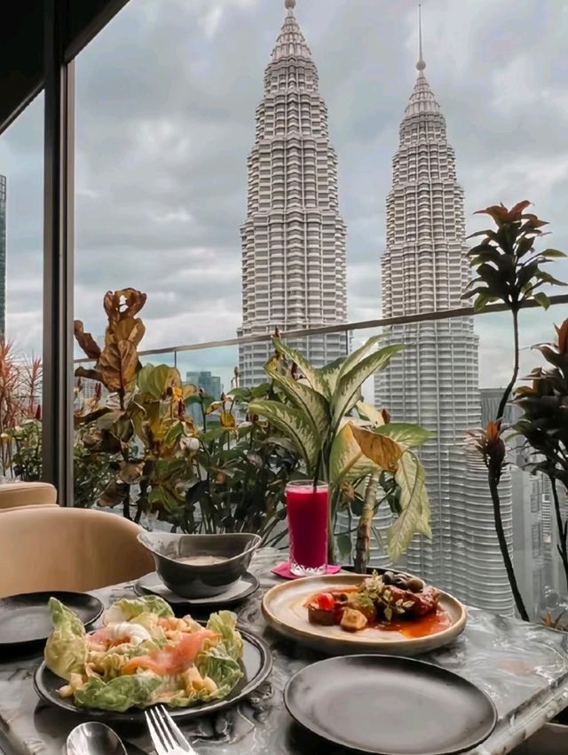 🗼🇲🇾 Petronas Twin Towers – The Icon of Kuala Lumpur