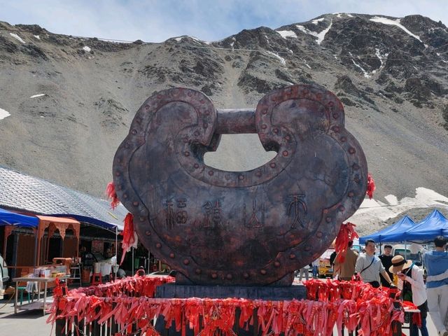 Snow Crown Tianshan: A Tour of Free Photo Spots