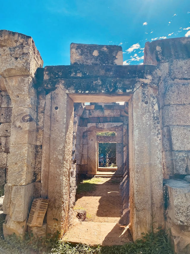 🌿 "Ancient Whispers: Discovering the Forgotten Beauty of Ek Phnom" 🏛️