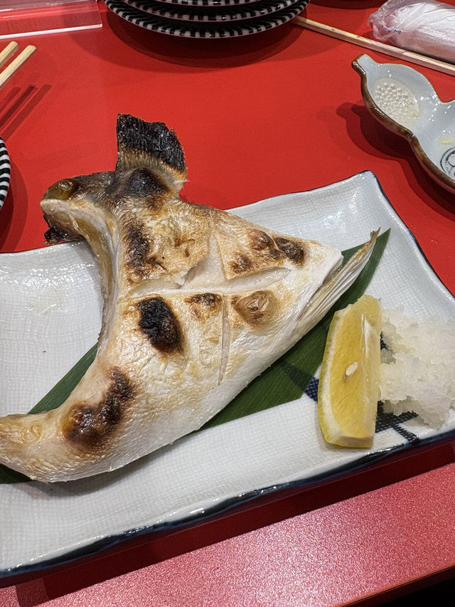 【平價享受高級鮮魚／居酒壽司的庶民好店】