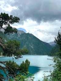 “Emerald Dreamscape of Jiuzhaigou”