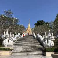 พระมหาธาตุเจดีย์ภักดีประกาศ เช็คอินคู่ทะเลบ้านกรูด