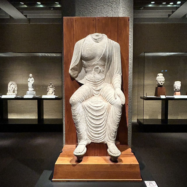 A Journey of Serenity: Chinese Buddhist Sculpture in the Asia Gallery 🪷