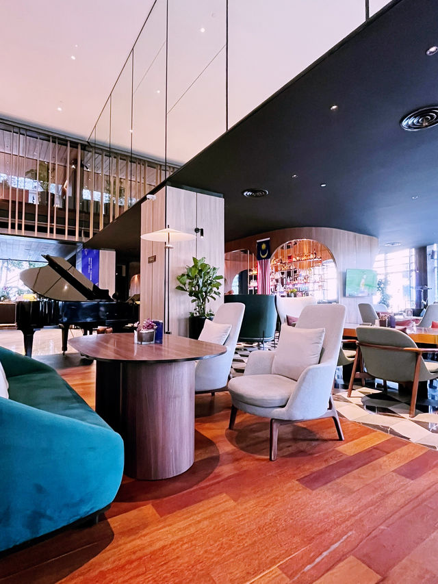 The Botanist Lounge & Bar: Chic Spot for Drinks and Desserts