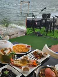 Bluefin Beach Bar & Restaurant ร้านรอบเขาสามมุก