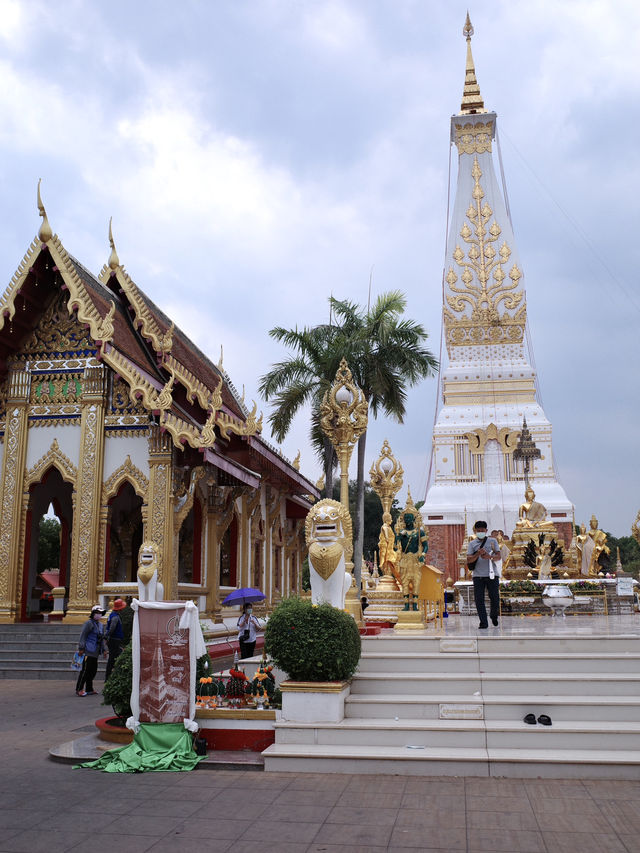 ชวนไปสักการะสิ่งศักดิ์สิทธิ์แห่งนครพนม