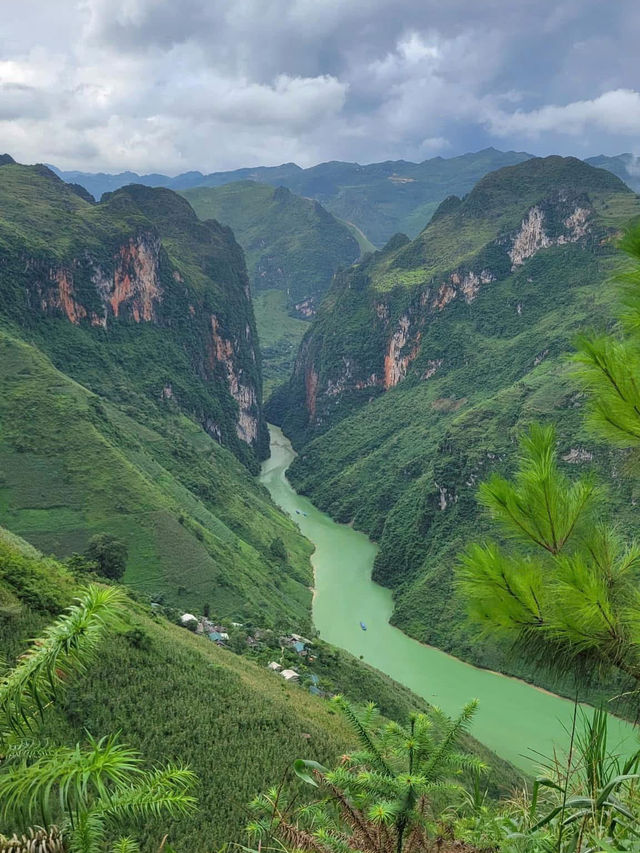 🏔️ Ha  Giang, Vietnam – Where the Mountains Touch the Sky 🌸